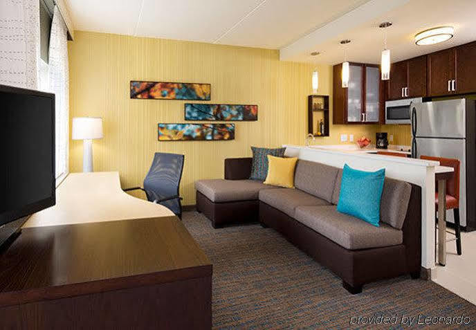 Hotel By Marriott Kansas Downtown/convention Center 3*