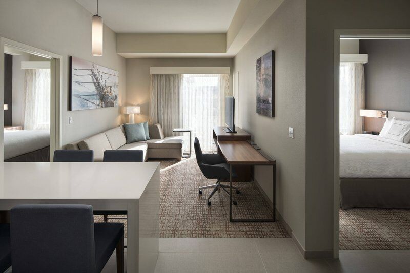 Hotel By Marriott Kansas Downtown/convention Center 3*